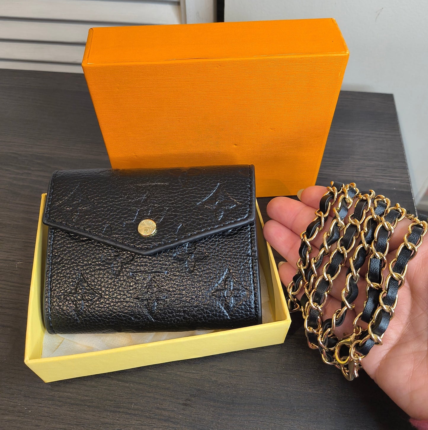 Victoria Crossbody Wallet